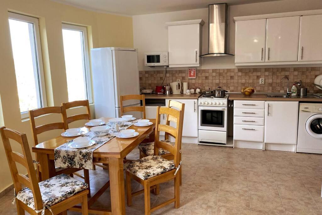 Apartment Happy Place Akatcia Veliko Tárnovo Exterior foto